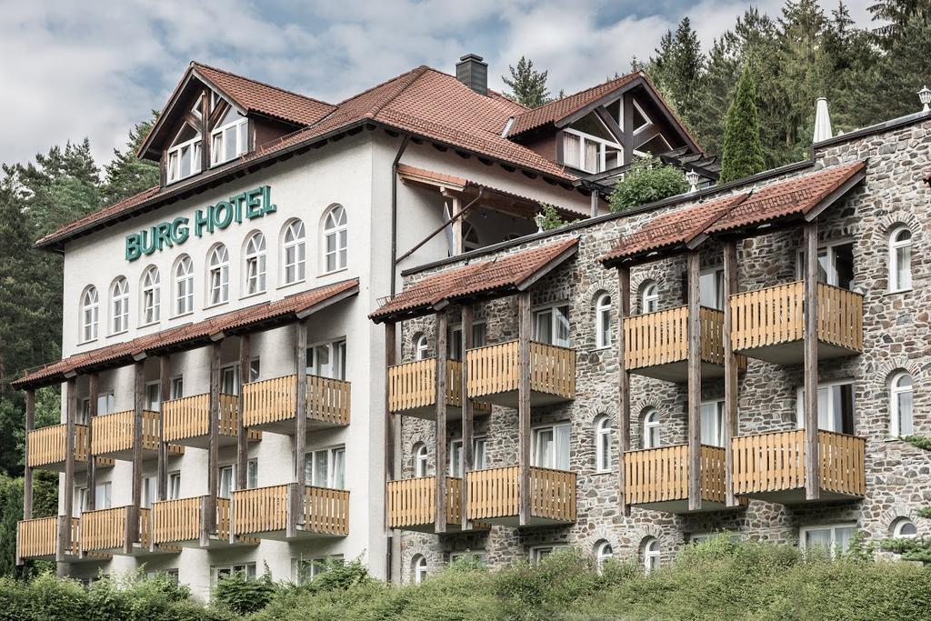 Donna Burghotel Am Hohen Bogen Нойкирхен-байм-Хайлиген-Блут Экстерьер фото